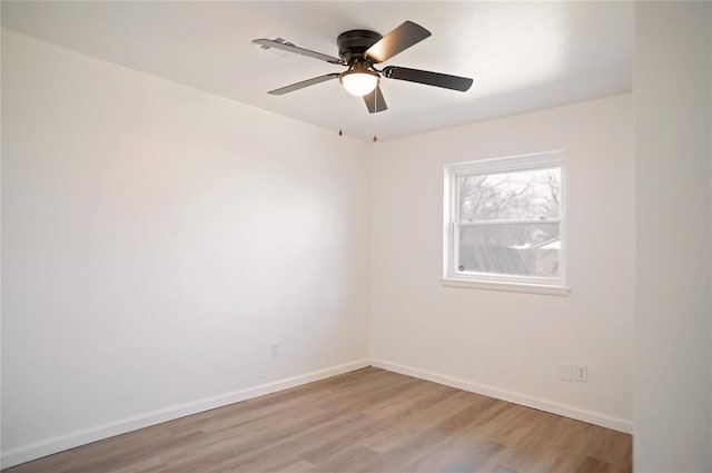 empty room featuring light wood-style flooring, baseboards, and ceiling fan