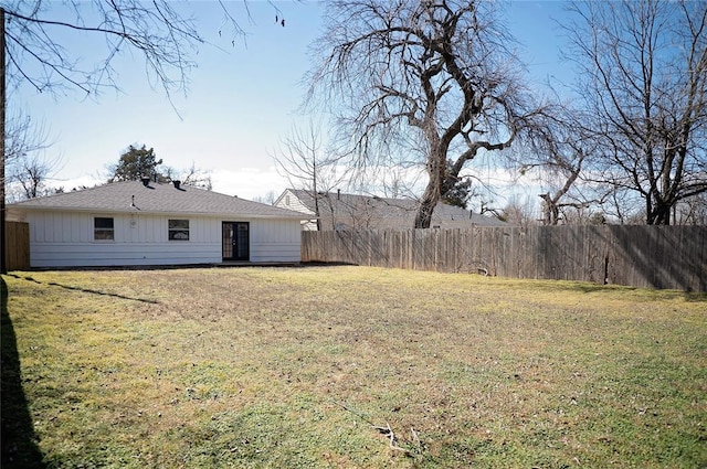 view of yard featuring fence