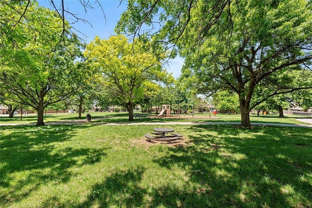 1525 NW 176th St, Edmond, OK 73012 - view of property's community with a lawn