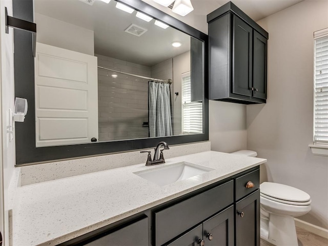 full bathroom featuring curtained shower, visible vents, vanity, and toilet