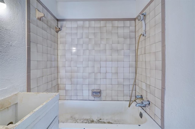 bathroom featuring shower / bathing tub combination