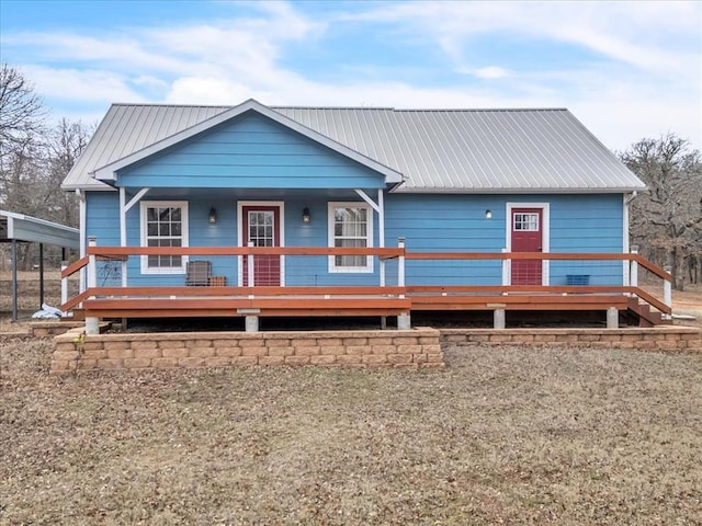 view of front facade with metal roof