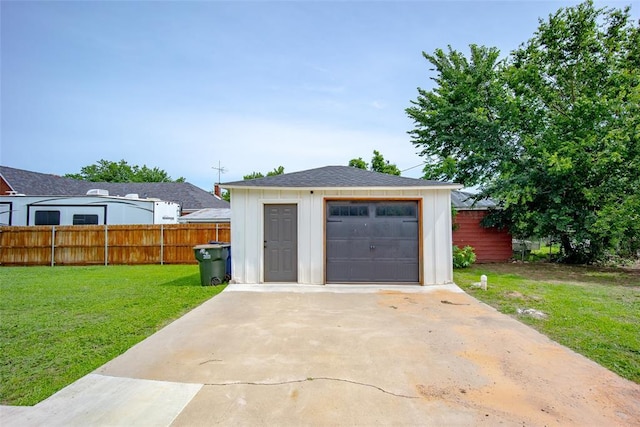 1027 S 7th St, Chickasha, OK 73018 - garage featuring driveway