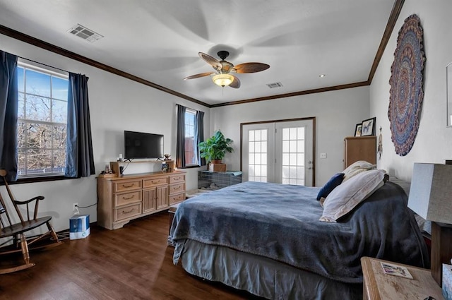 bedroom featuring dark wood-style flooring, visible vents, crown molding, and ceiling fan