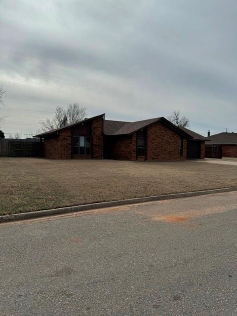 view of front of house with a front yard