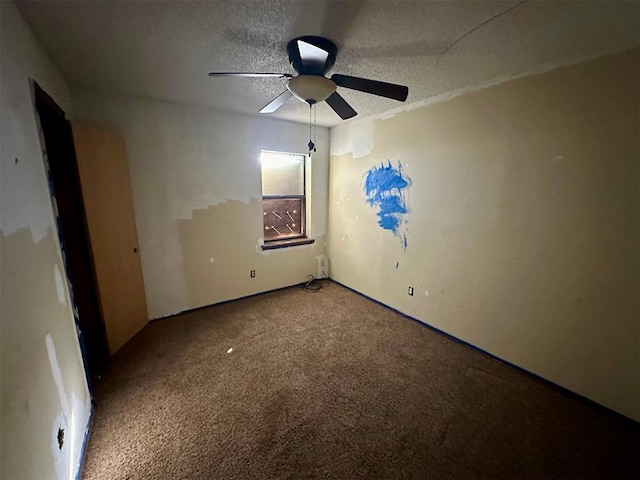 unfurnished bedroom with ceiling fan, a textured ceiling, and carpet flooring