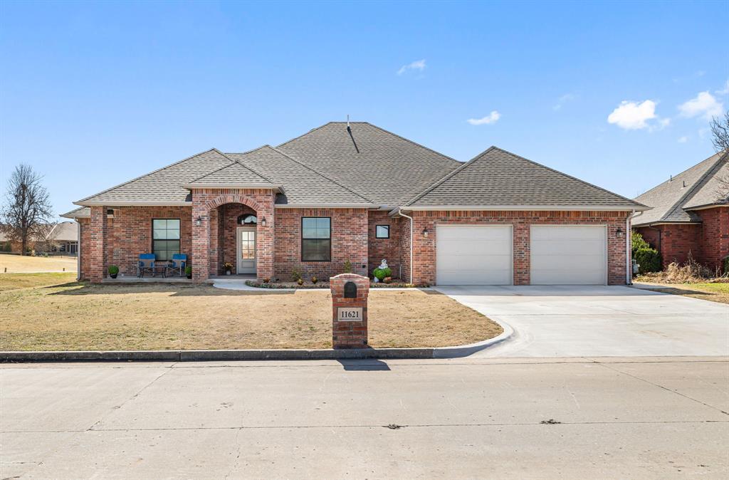 11621 Royal Coach Dr, Yukon, OK 73099 - photo 1
