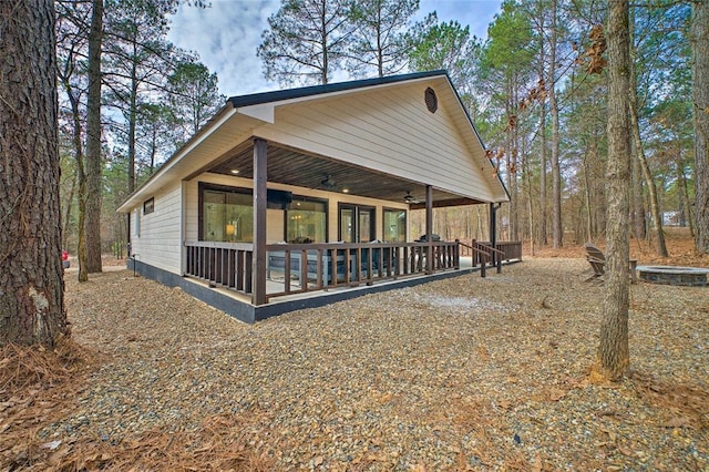 view of front of property with ceiling fan