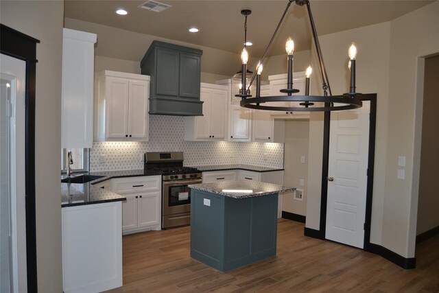 1525 NW 17th Pl, Newcastle, OK 73065 - kitchen with a sink, stainless steel gas stove, a chandelier, decorative backsplash, and visible vents