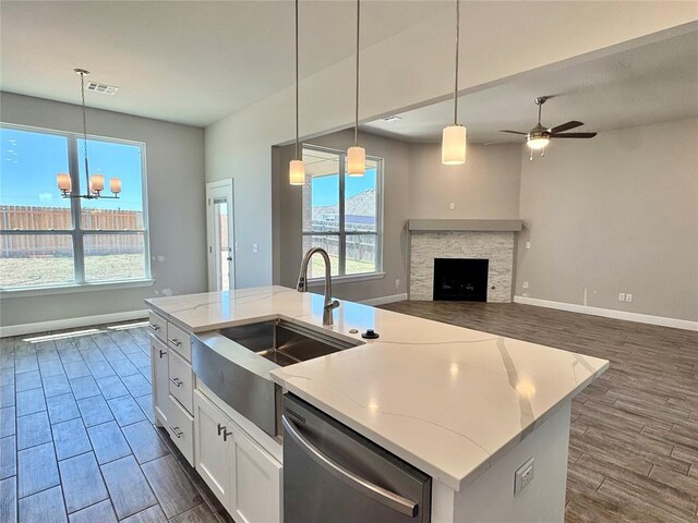 kitchen featuring a sink, dishwasher, ceiling fan, dark wood-type flooring, and visible vents