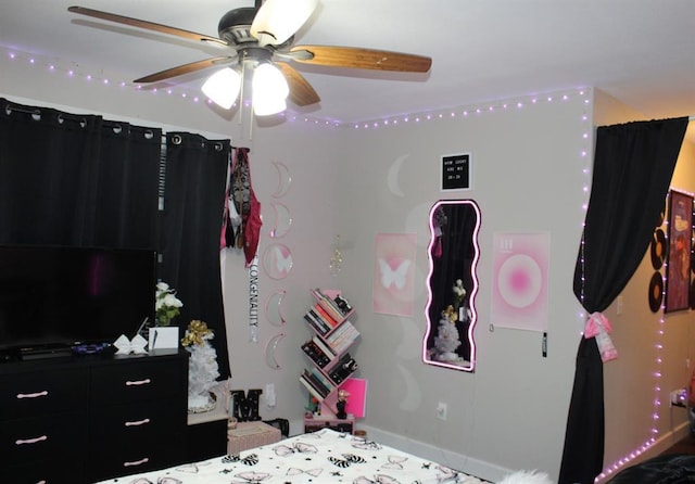 bedroom with a ceiling fan