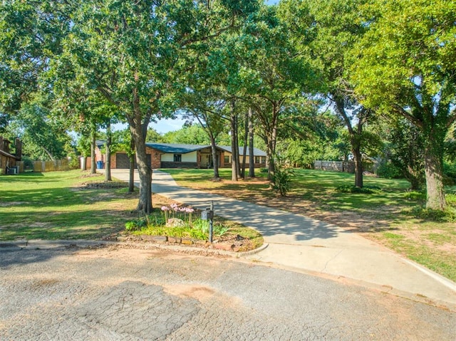 view of front of home featuring a front yard and fence