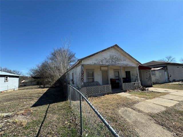 view of front of house featuring a porch