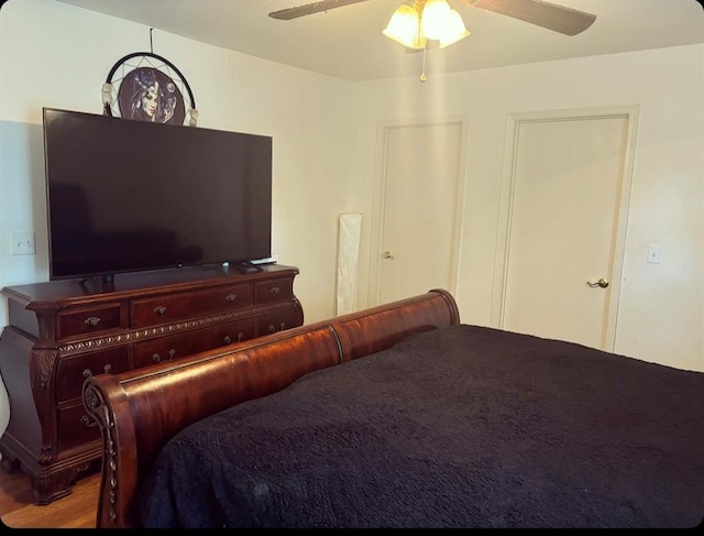 bedroom featuring light wood-type flooring and a ceiling fan