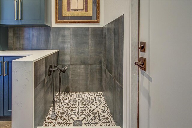 1212 W Wilshire Blvd, Nichols Hills, OK 73116 - bathroom featuring a tile shower