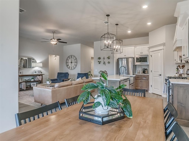 dining area featuring light wood finished floors, visible vents, a ceiling fan, and recessed lighting