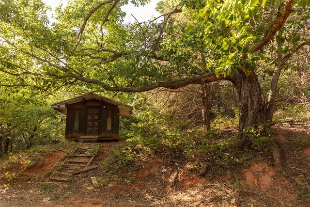 view of outdoor structure featuring an outbuilding