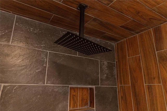 room details featuring a tile shower