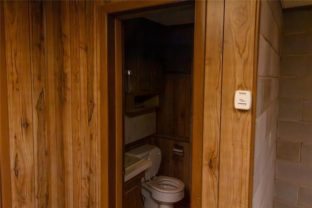 bathroom featuring toilet