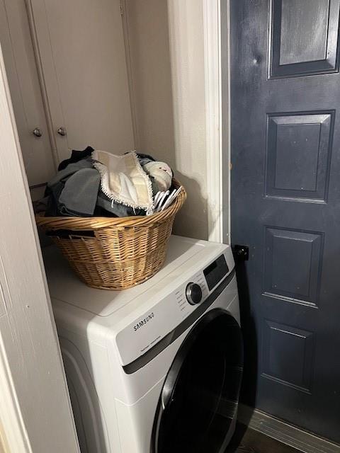 washroom with laundry area and washer / clothes dryer