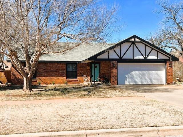 view of front of home with brick siding, an attached garage, and driveway