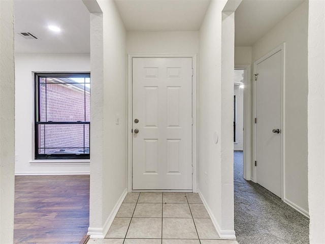 entrance foyer with light tile patterned flooring, visible vents, and baseboards