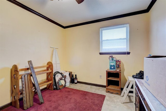 misc room featuring ceiling fan, ornamental molding, and baseboards