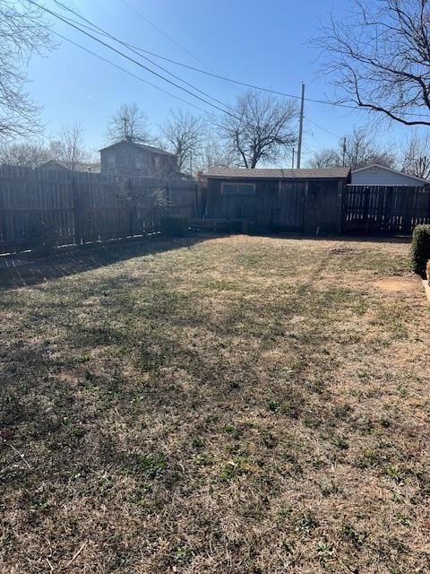 view of yard featuring a fenced backyard