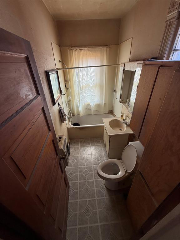 bathroom featuring shower / washtub combination, vanity, toilet, and tile patterned floors