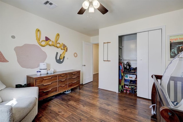 living area featuring visible vents, ceiling fan, and wood finished floors