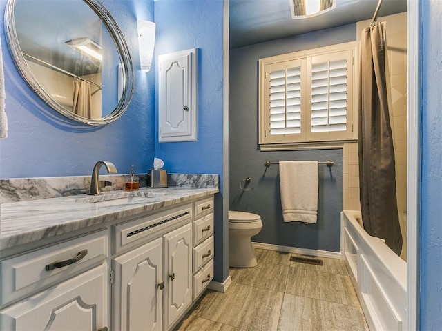 full bath featuring vanity, toilet, baseboards, and visible vents