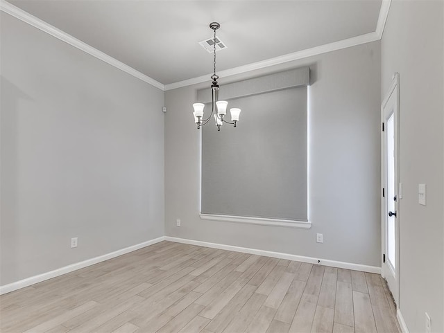 spare room featuring a chandelier, visible vents, baseboards, light wood-style floors, and ornamental molding