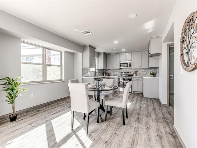 dining room featuring recessed lighting, visible vents, and light wood-style flooring