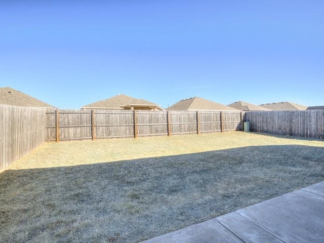 view of yard featuring a fenced backyard