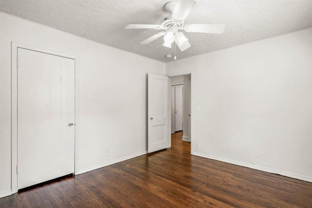 unfurnished bedroom with baseboards, a ceiling fan, wood finished floors, a textured ceiling, and a closet