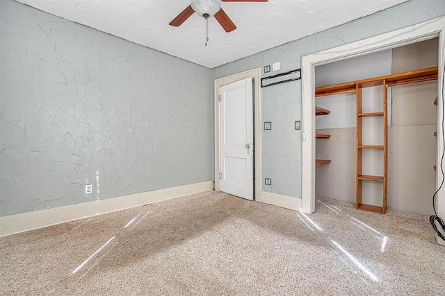 unfurnished bedroom featuring a textured wall and a ceiling fan