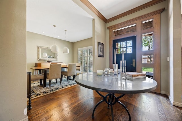 foyer featuring crown molding, baseboards, and wood finished floors