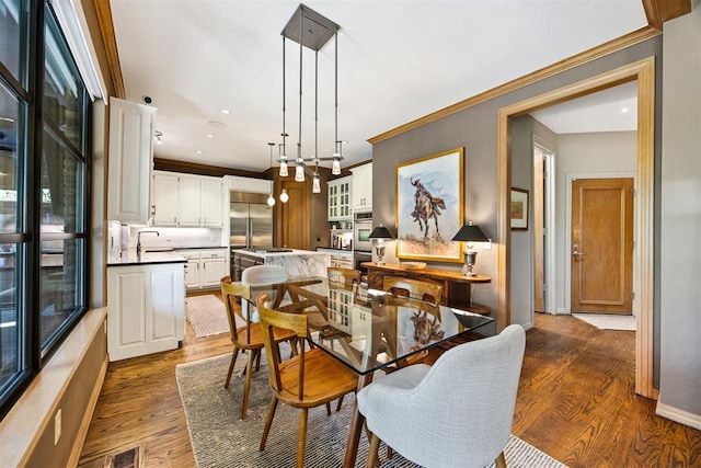 dining area with visible vents, ornamental molding, baseboards, dark wood-style floors, and recessed lighting