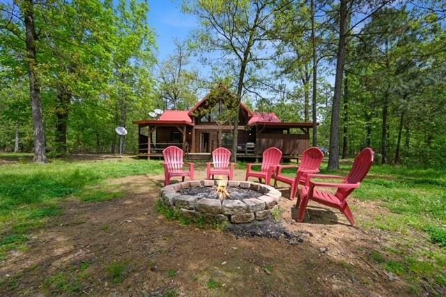 view of yard featuring a fire pit