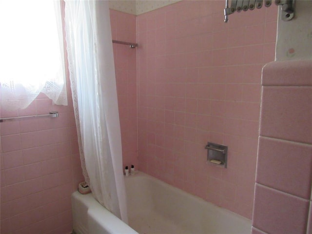 111 W Hillcrest Ln, Hobart, OK 73651 - bathroom featuring shower / bath combo with shower curtain