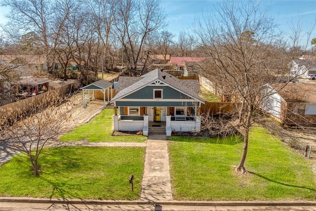 view of front of property featuring covered porch and a front lawn