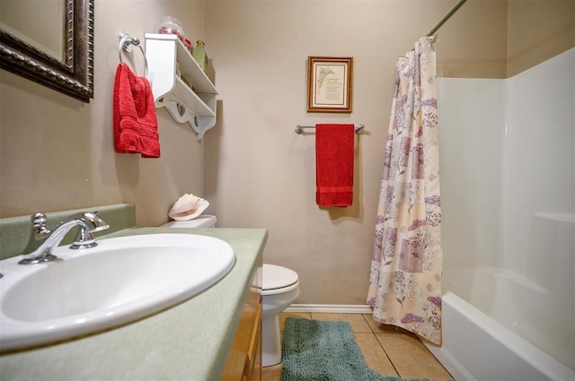 bathroom with toilet, shower / bath combo with shower curtain, vanity, tile patterned flooring, and baseboards