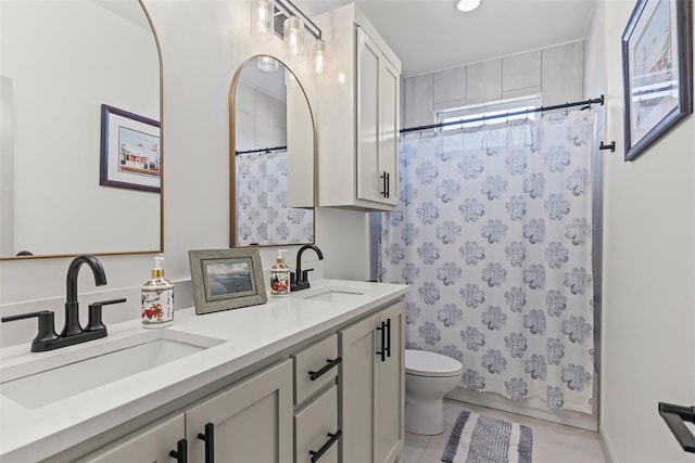 full bathroom featuring a shower with shower curtain, a sink, toilet, and double vanity