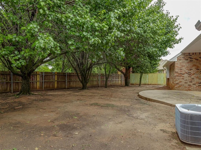 16632 Parkhurst Rd, Edmond, OK 73012 - fenced backyard featuring a patio