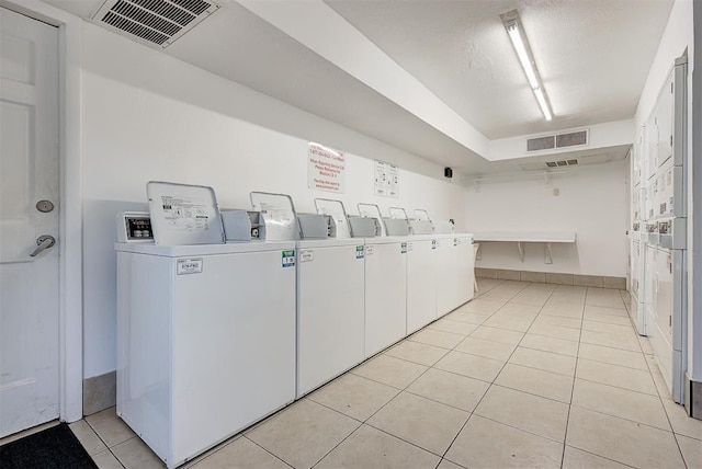 common laundry area featuring visible vents, independent washer and dryer, and light tile patterned floors