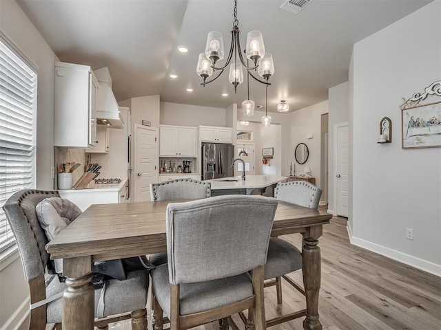 dining room with light wood-type flooring, baseboards, visible vents, and recessed lighting