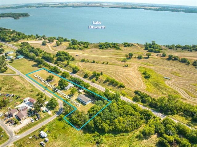 bird's eye view featuring a rural view and a water view