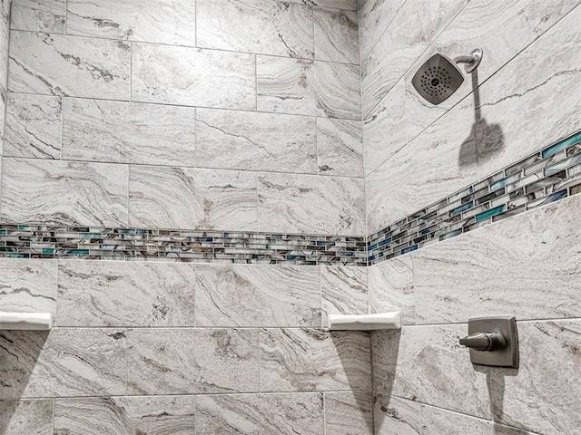 interior details with a tile shower