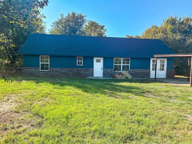 single story home featuring brick siding and a front yard