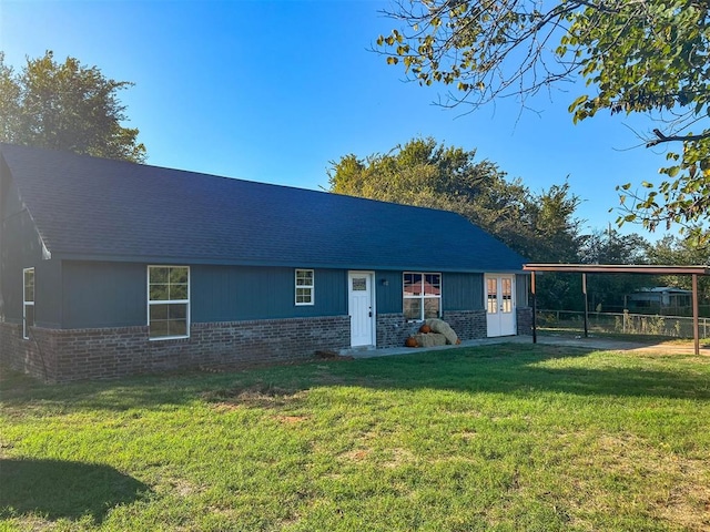 view of front of home with brick siding and a front lawn